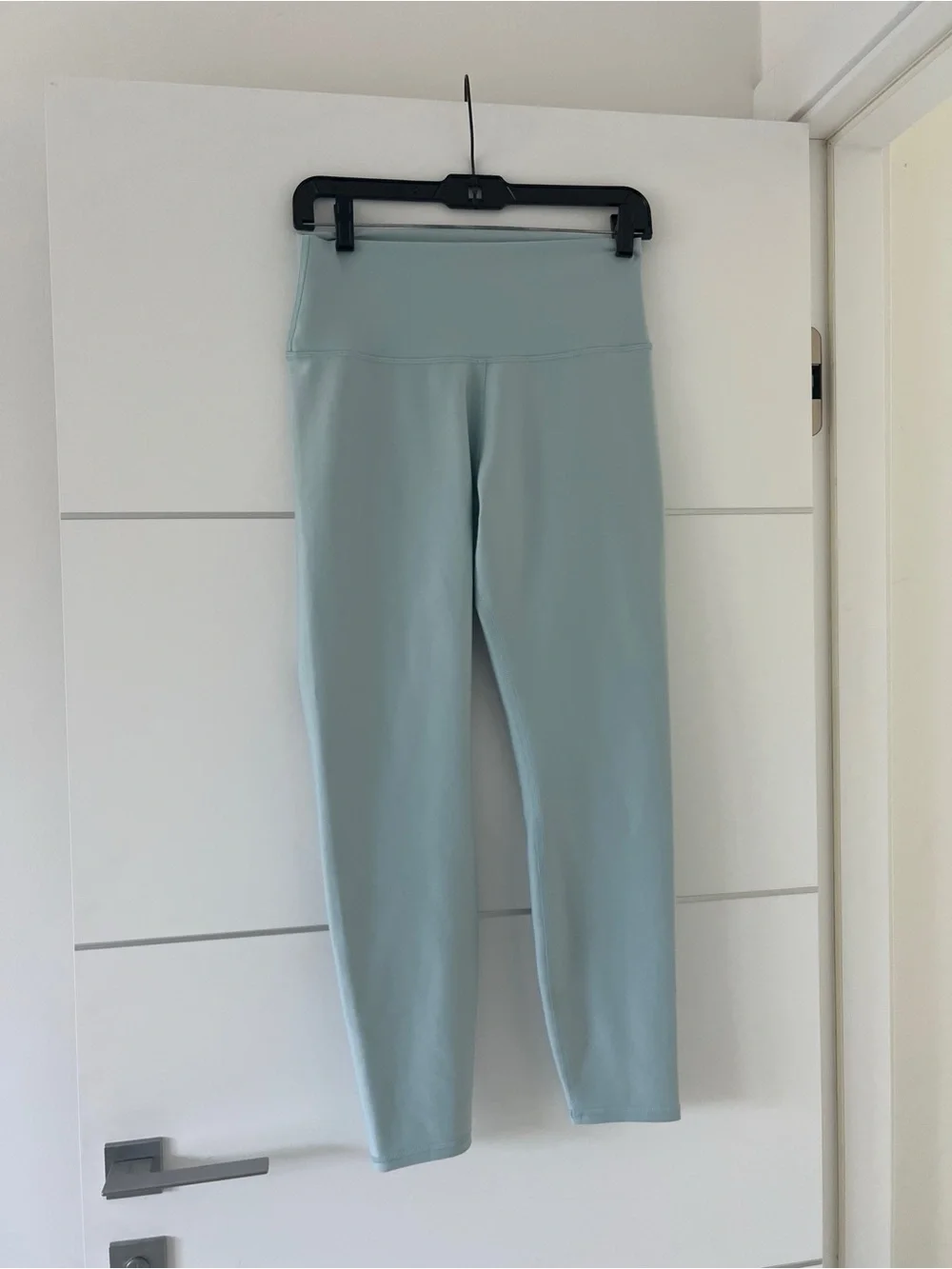 ALO Yoga is High-Waist Legging in sky blue